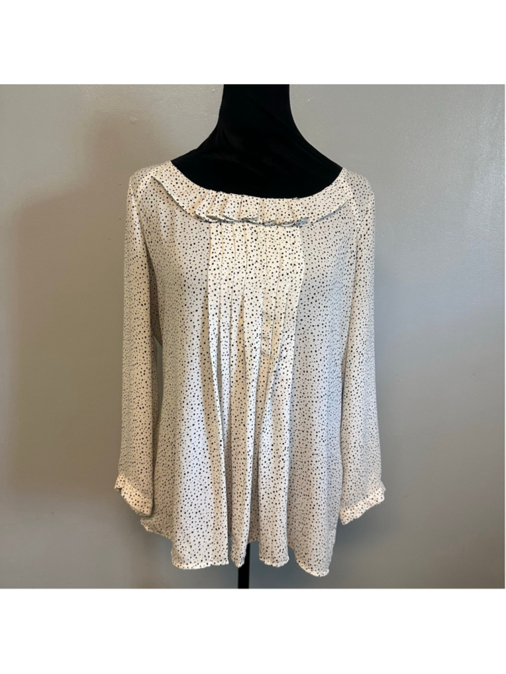 LOFT White Black Polka Dot Blouse size Medium pleated long sleeve
